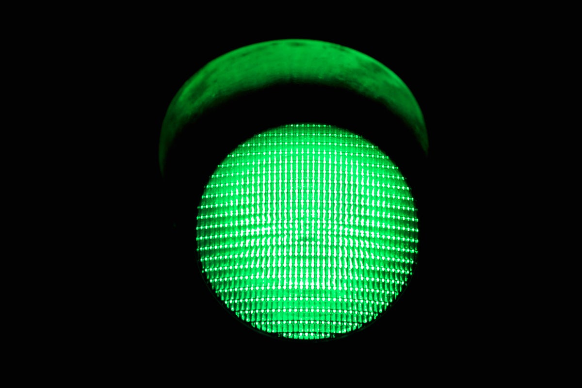 shutterstock 40663132 green traffic light on black background